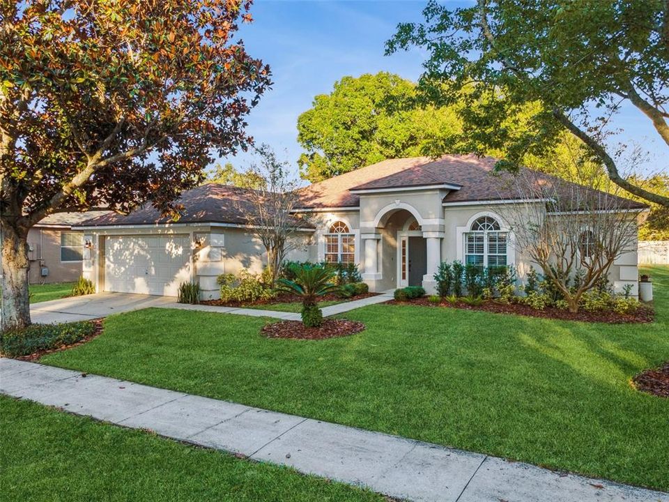 合同活跃: $600,000 (4 贝兹, 2 浴室, 2436 平方英尺)