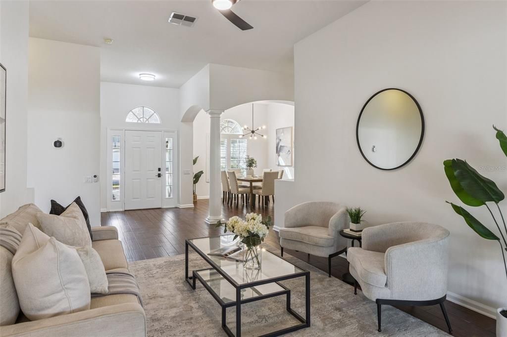 合同活跃: $600,000 (4 贝兹, 2 浴室, 2436 平方英尺)