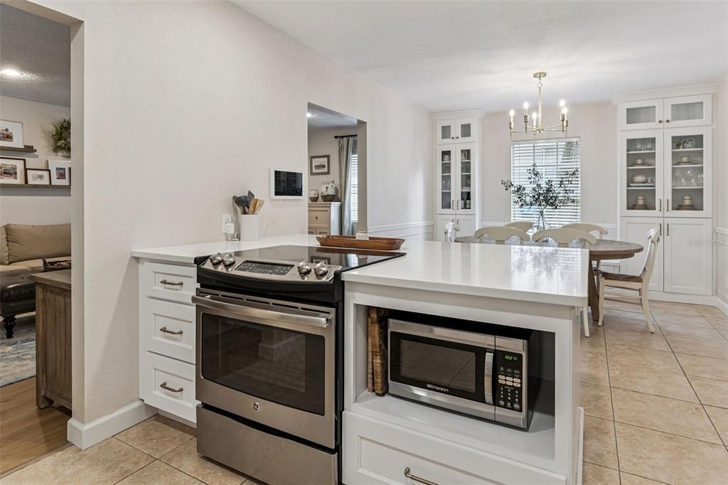 Active With Contract: $795,000 (3 beds, 2 baths, 1712 Square Feet)