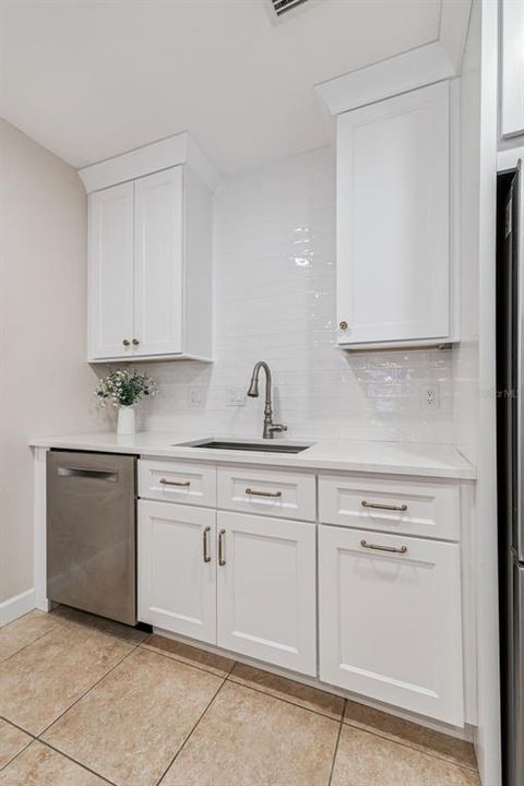 Active With Contract: $795,000 (3 beds, 2 baths, 1712 Square Feet)
