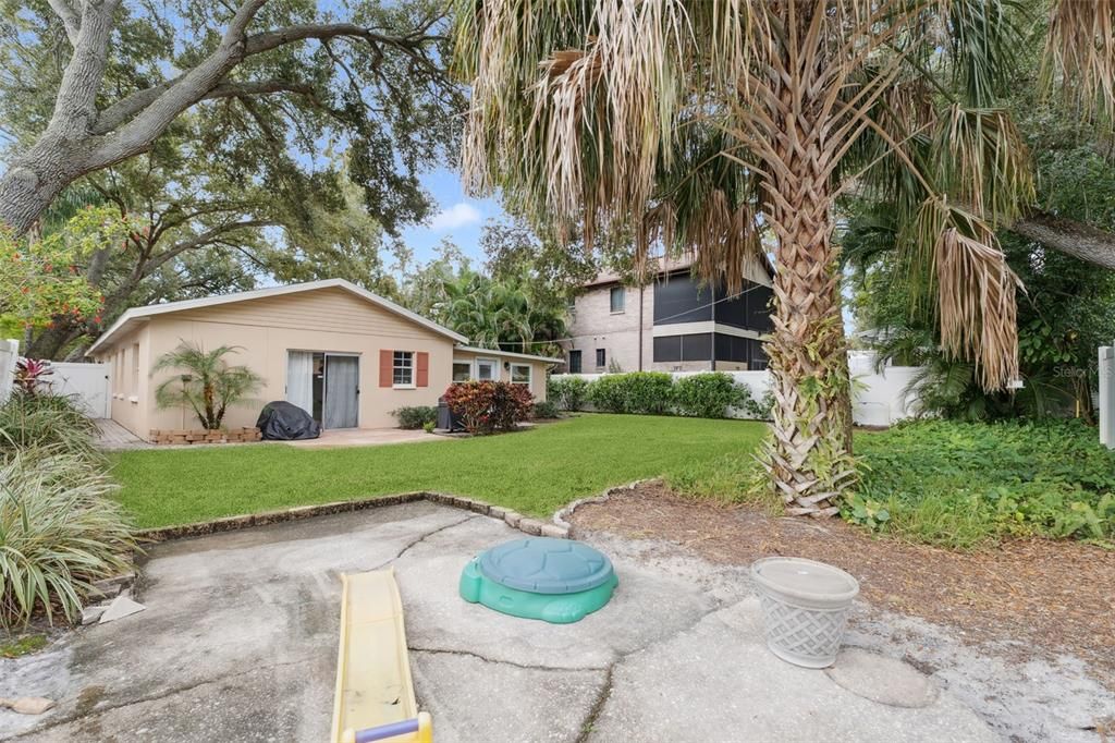 Active With Contract: $795,000 (3 beds, 2 baths, 1712 Square Feet)