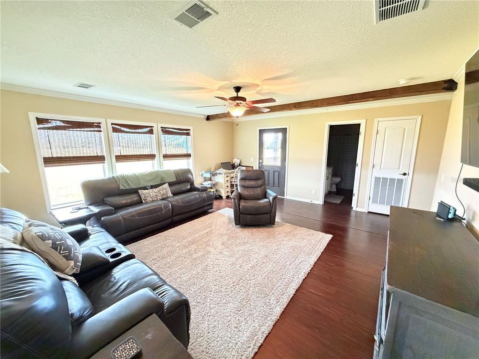 На продажу: $354,489 (4 спален, 2 ванн, 2260 Квадратных фут)