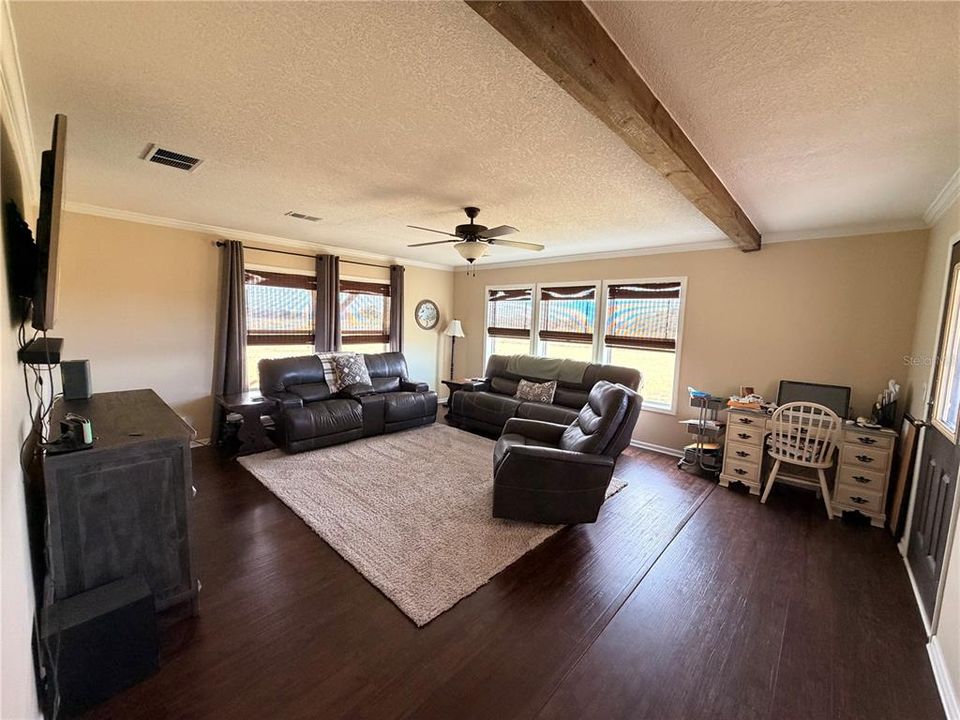 На продажу: $354,489 (4 спален, 2 ванн, 2260 Квадратных фут)