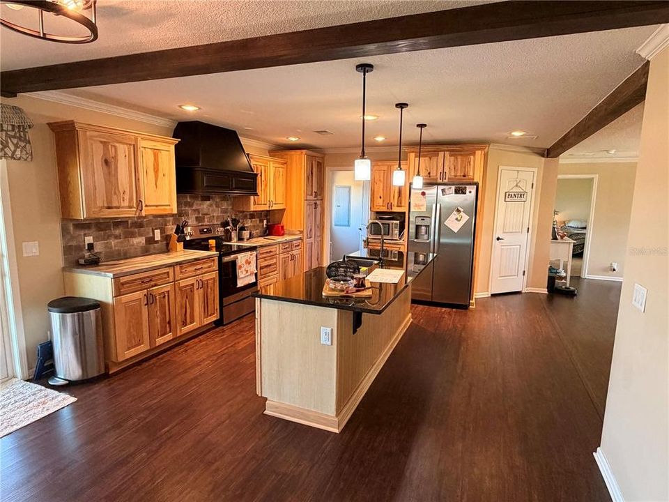 На продажу: $354,489 (4 спален, 2 ванн, 2260 Квадратных фут)