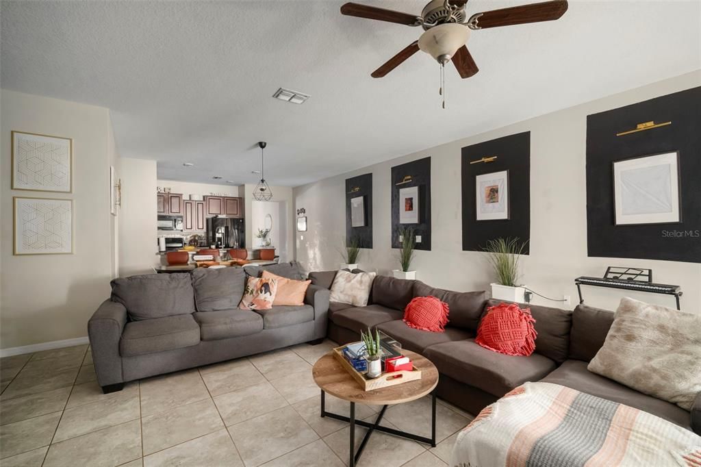 For Sale: $294,900 (3 beds, 2 baths, 1928 Square Feet)