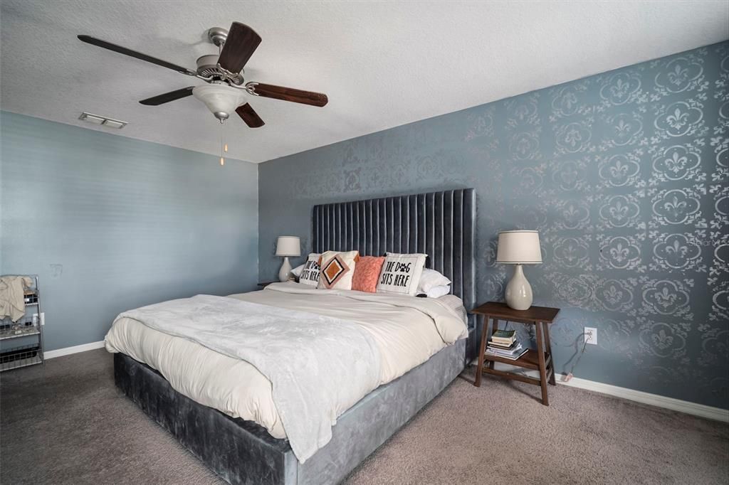 For Sale: $294,900 (3 beds, 2 baths, 1928 Square Feet)