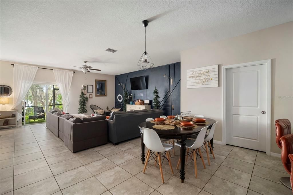 For Sale: $294,900 (3 beds, 2 baths, 1928 Square Feet)