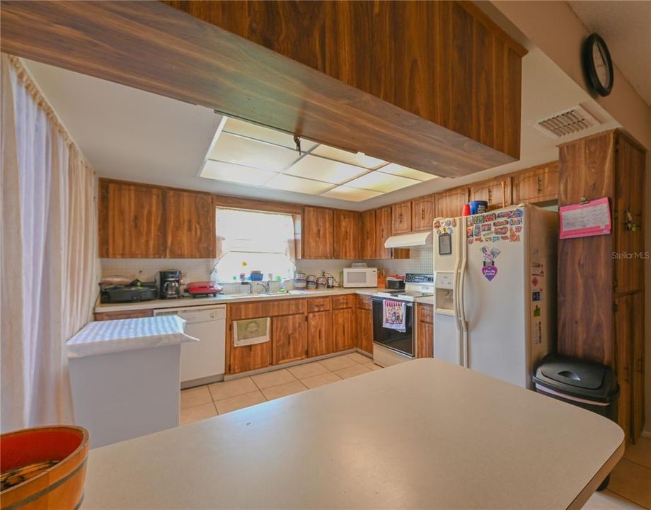 待售: $245,000 (3 贝兹, 2 浴室, 1365 平方英尺)