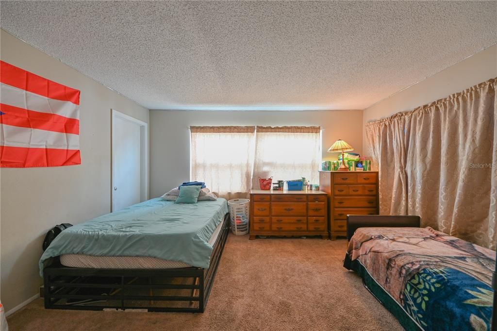 待售: $245,000 (3 贝兹, 2 浴室, 1365 平方英尺)