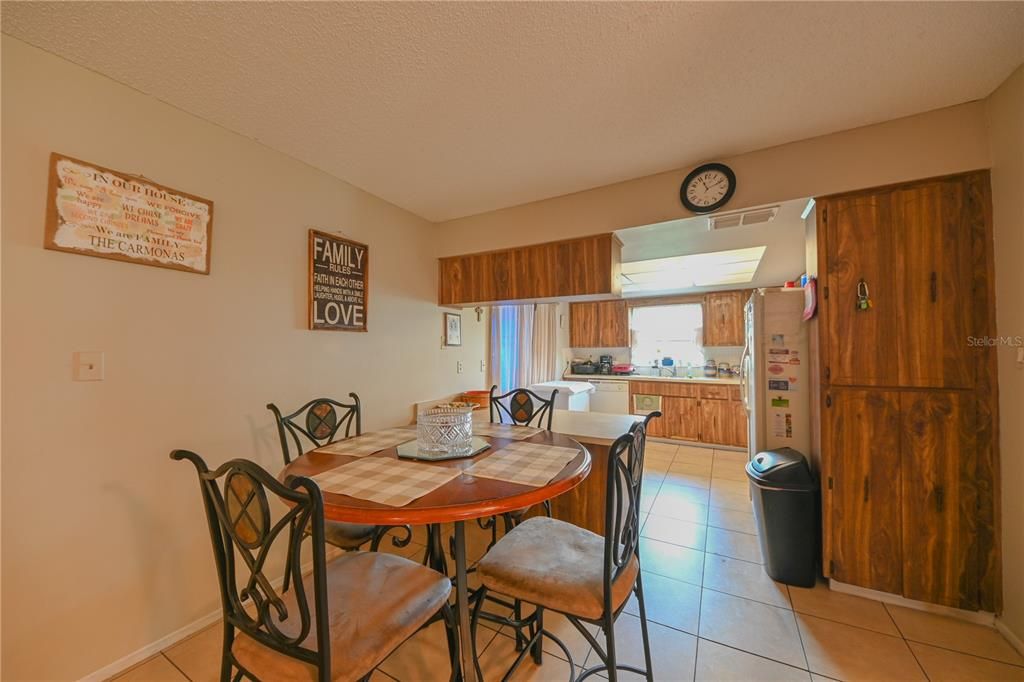 待售: $245,000 (3 贝兹, 2 浴室, 1365 平方英尺)