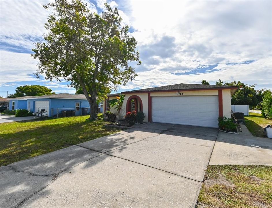 待售: $245,000 (3 贝兹, 2 浴室, 1365 平方英尺)