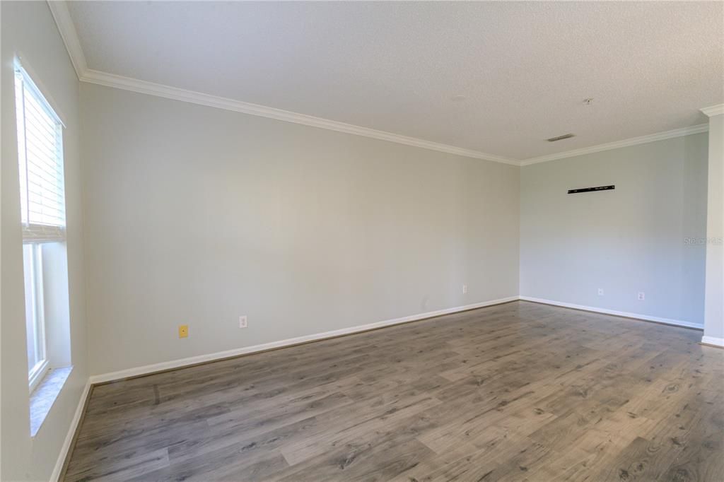 For Sale: $317,500 (3 beds, 2 baths, 1725 Square Feet)