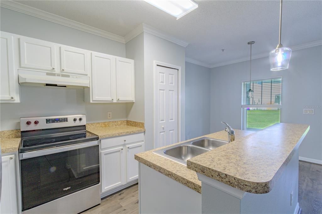 For Sale: $317,500 (3 beds, 2 baths, 1725 Square Feet)