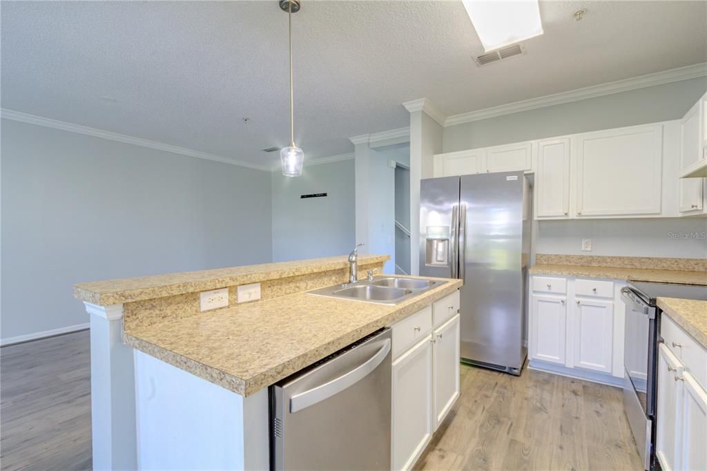 For Sale: $317,500 (3 beds, 2 baths, 1725 Square Feet)