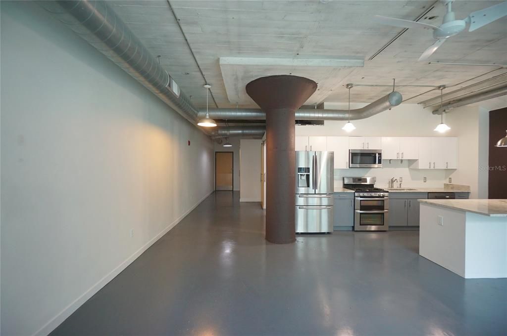 For Rent: $2,400 (1 beds, 1 baths, 1021 Square Feet)