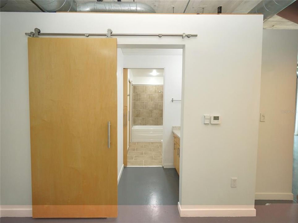 For Rent: $2,400 (1 beds, 1 baths, 1021 Square Feet)