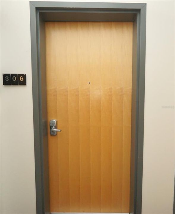 For Rent: $2,400 (1 beds, 1 baths, 1021 Square Feet)