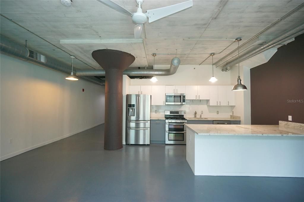 For Rent: $2,400 (1 beds, 1 baths, 1021 Square Feet)