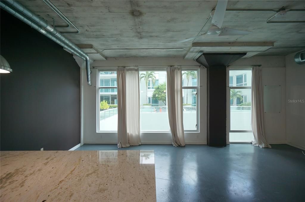 For Rent: $2,400 (1 beds, 1 baths, 1021 Square Feet)