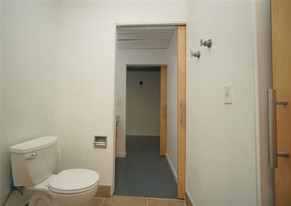 For Rent: $2,400 (1 beds, 1 baths, 1021 Square Feet)