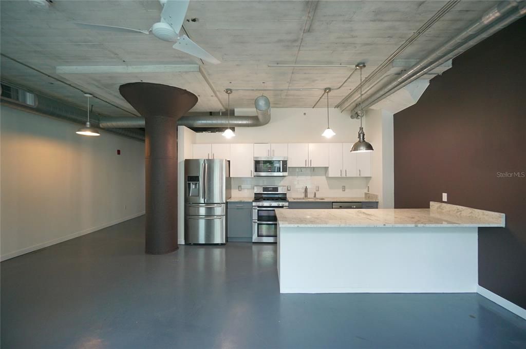 For Rent: $2,400 (1 beds, 1 baths, 1021 Square Feet)