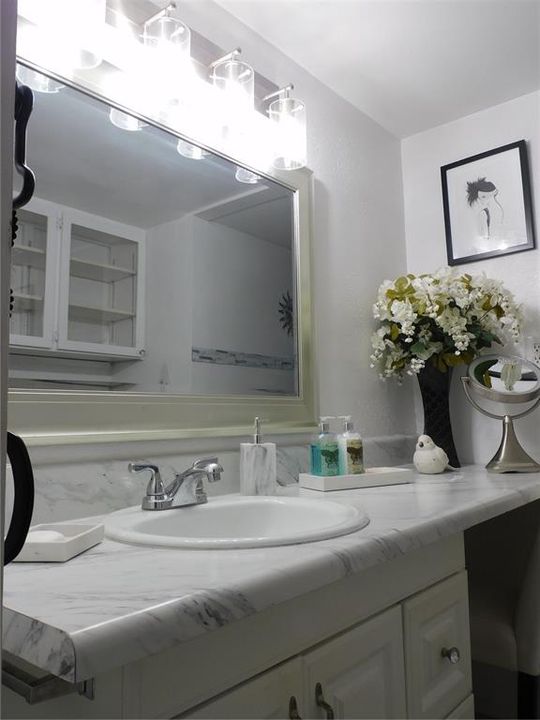 For Sale: $190,000 (2 beds, 2 baths, 975 Square Feet)