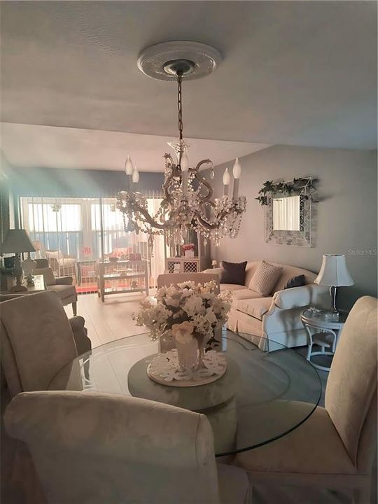 For Sale: $190,000 (2 beds, 2 baths, 975 Square Feet)