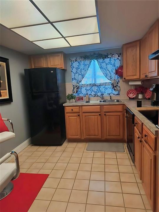 For Sale: $190,000 (2 beds, 2 baths, 975 Square Feet)