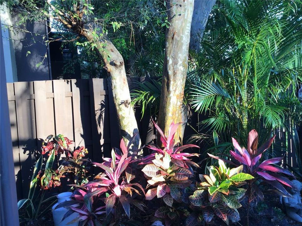 For Sale: $190,000 (2 beds, 2 baths, 975 Square Feet)