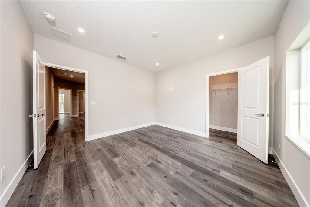 待售: $599,000 (4 贝兹, 2 浴室, 2700 平方英尺)