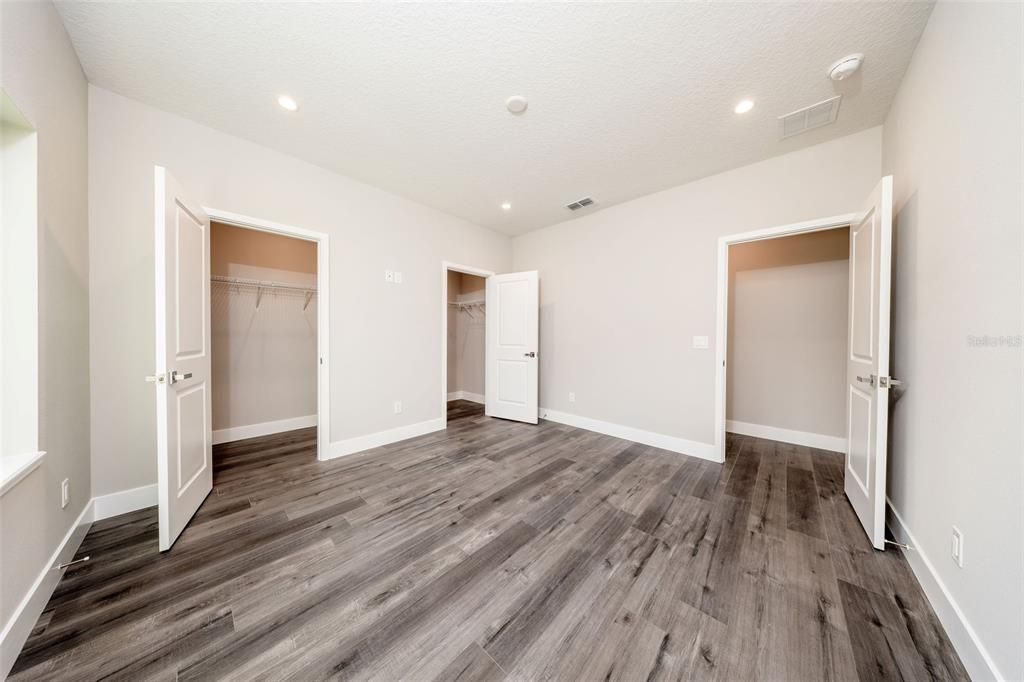 待售: $599,000 (4 贝兹, 2 浴室, 2700 平方英尺)