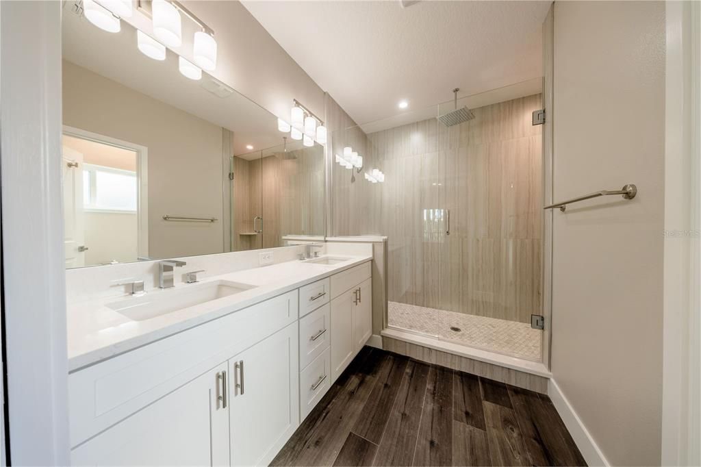 待售: $599,000 (4 贝兹, 2 浴室, 2700 平方英尺)