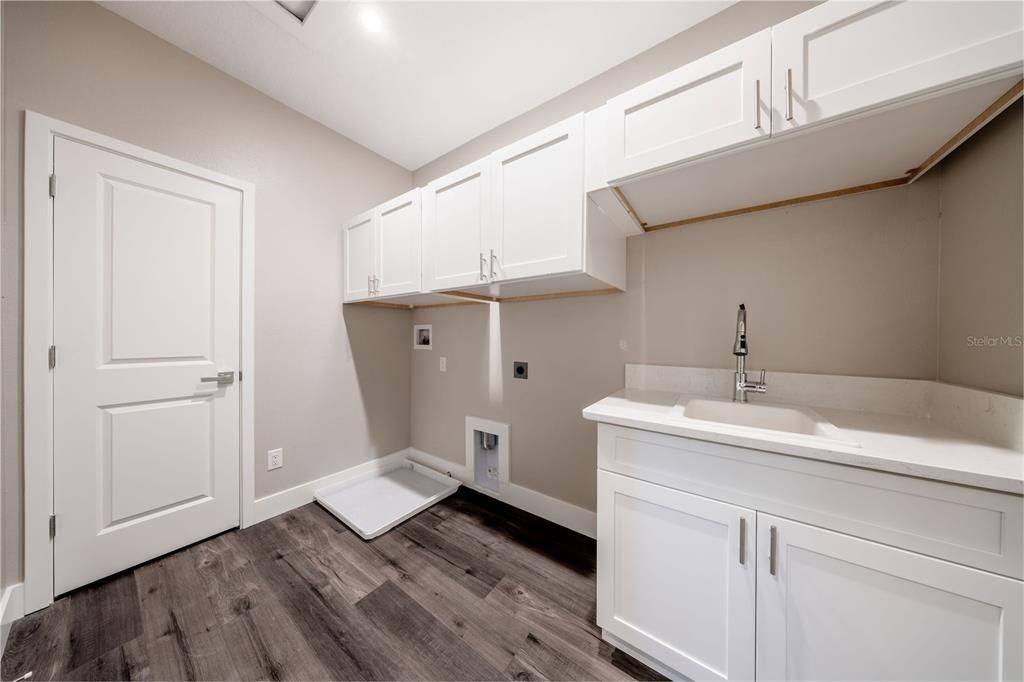 待售: $599,000 (4 贝兹, 2 浴室, 2700 平方英尺)