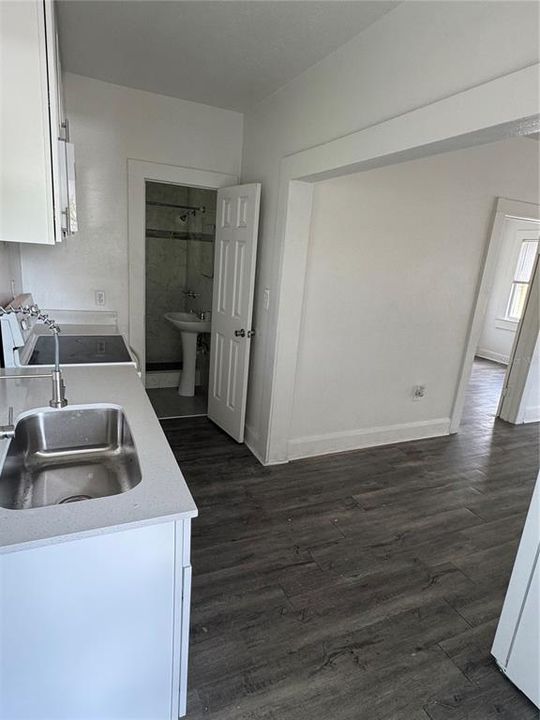 For Rent: $1,350 (1 beds, 1 baths, 585 Square Feet)