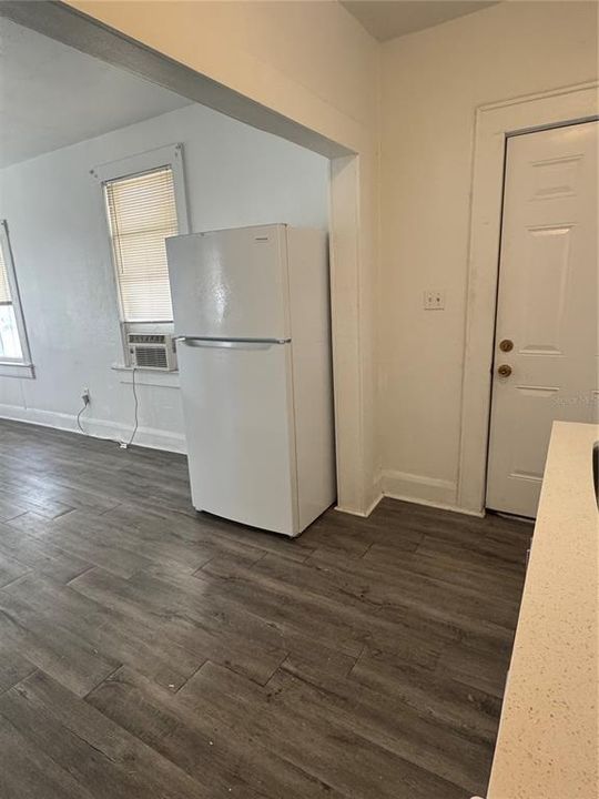 For Rent: $1,350 (1 beds, 1 baths, 585 Square Feet)