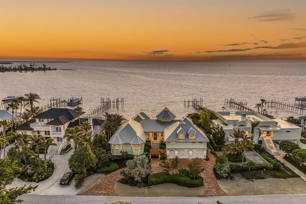 En Venta: $9,900,000 (4 camas, 5 baños, 4540 Pies cuadrados)