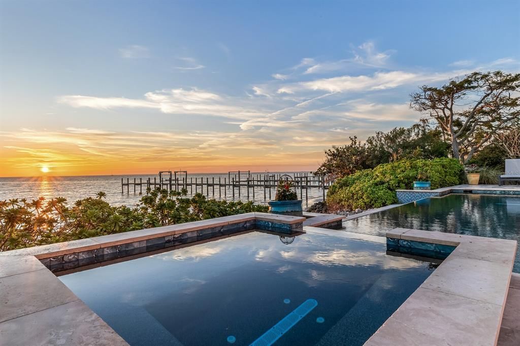 En Venta: $9,900,000 (4 camas, 5 baños, 4540 Pies cuadrados)