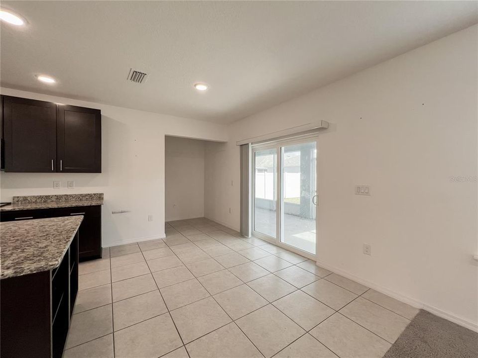 待售: $385,000 (5 贝兹, 3 浴室, 3138 平方英尺)