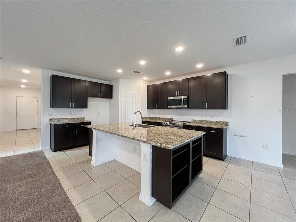 待售: $385,000 (5 贝兹, 3 浴室, 3138 平方英尺)