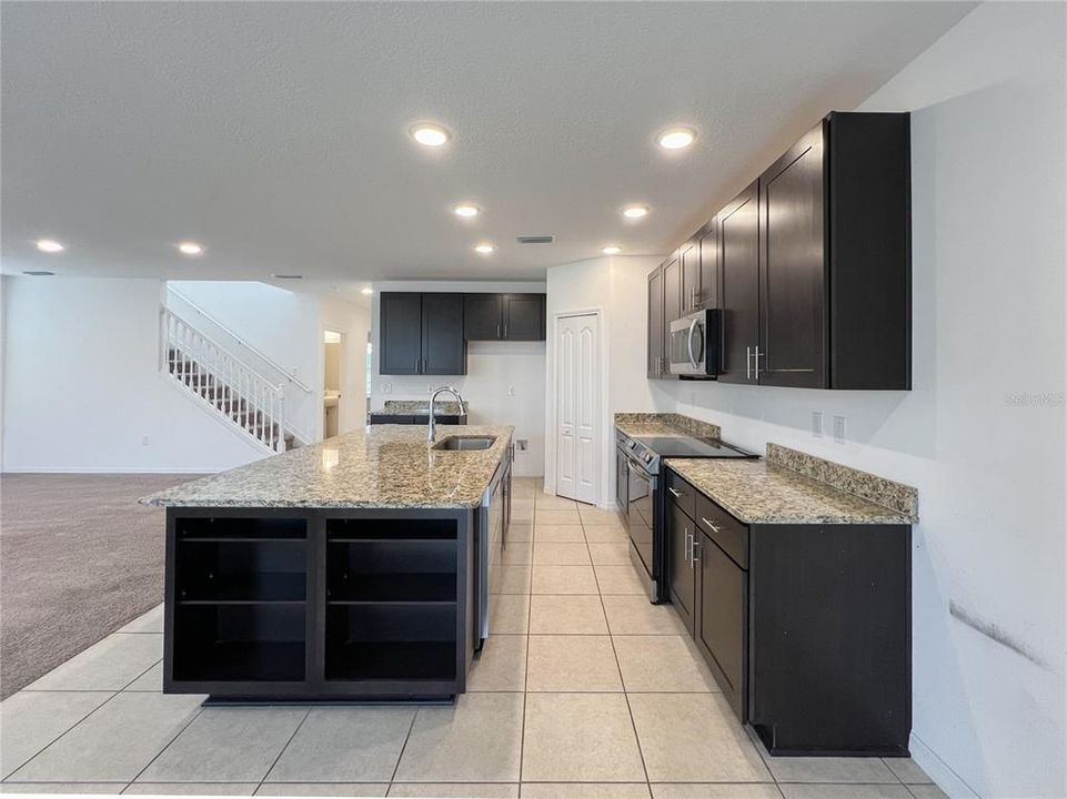 待售: $385,000 (5 贝兹, 3 浴室, 3138 平方英尺)