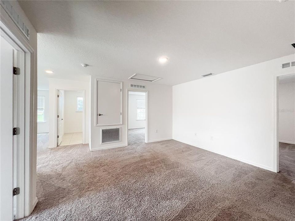 待售: $385,000 (5 贝兹, 3 浴室, 3138 平方英尺)