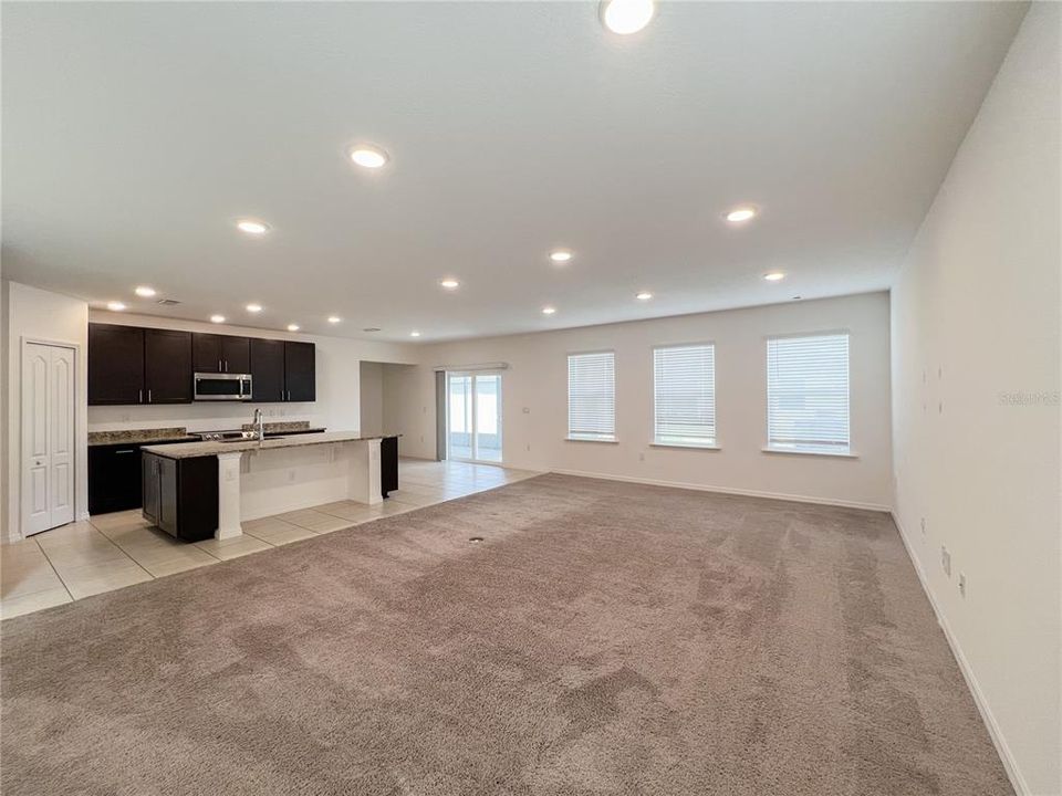 待售: $385,000 (5 贝兹, 3 浴室, 3138 平方英尺)