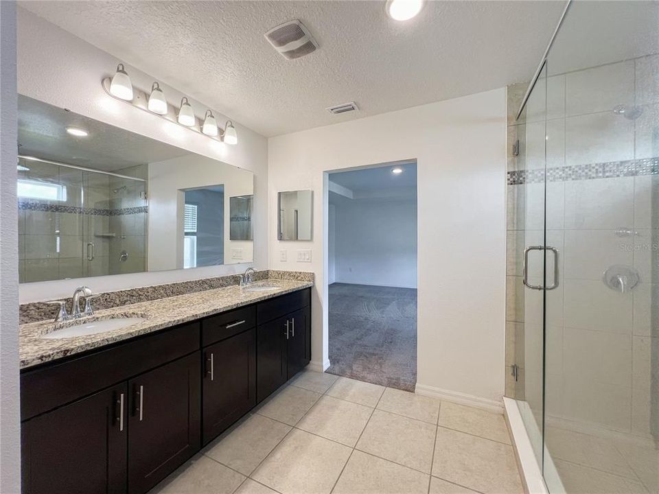 待售: $385,000 (5 贝兹, 3 浴室, 3138 平方英尺)