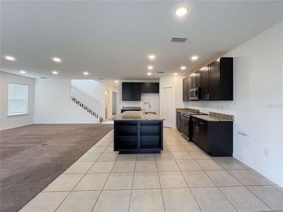 待售: $385,000 (5 贝兹, 3 浴室, 3138 平方英尺)