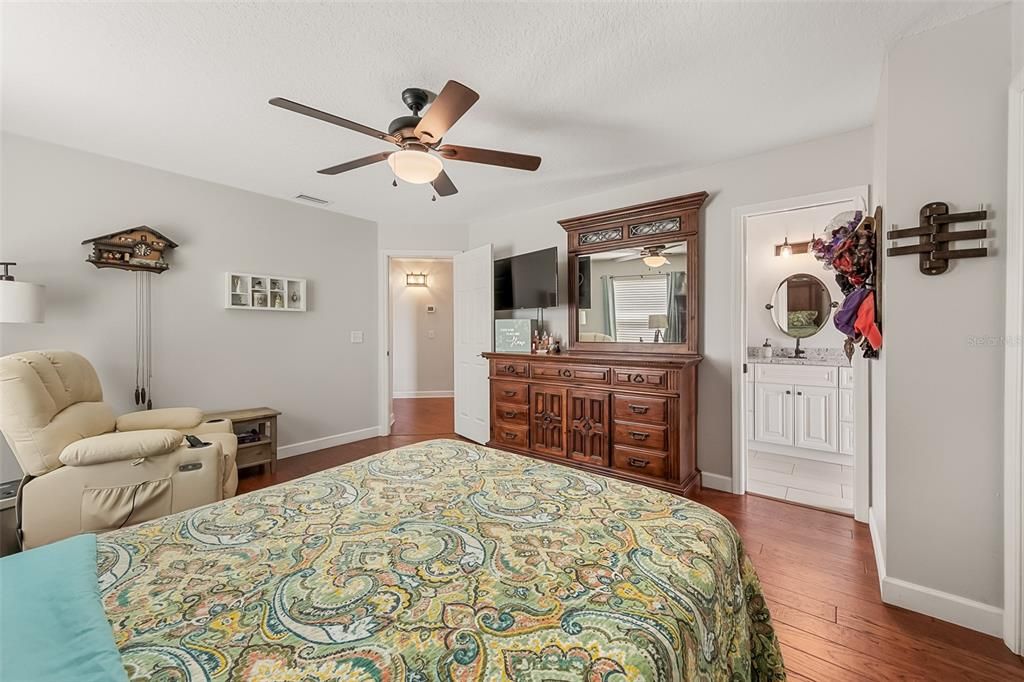 For Sale: $1,049,900 (3 beds, 4 baths, 2258 Square Feet)