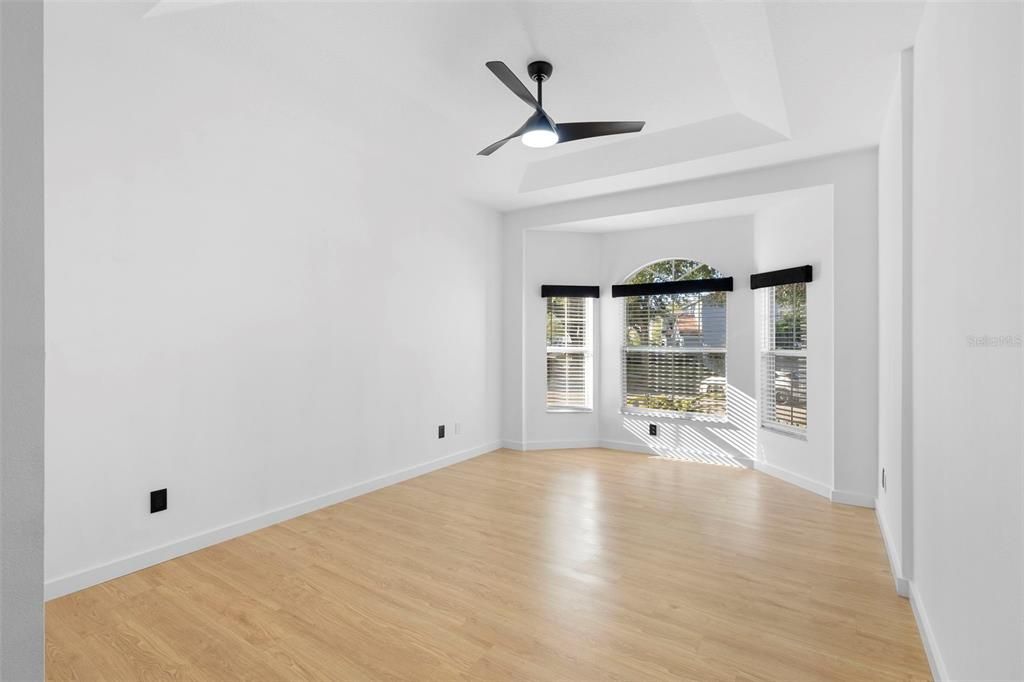 Active With Contract: $532,000 (3 beds, 2 baths, 1900 Square Feet)