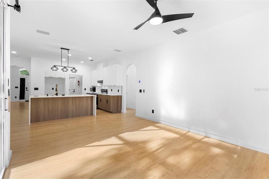 Active With Contract: $532,000 (3 beds, 2 baths, 1900 Square Feet)