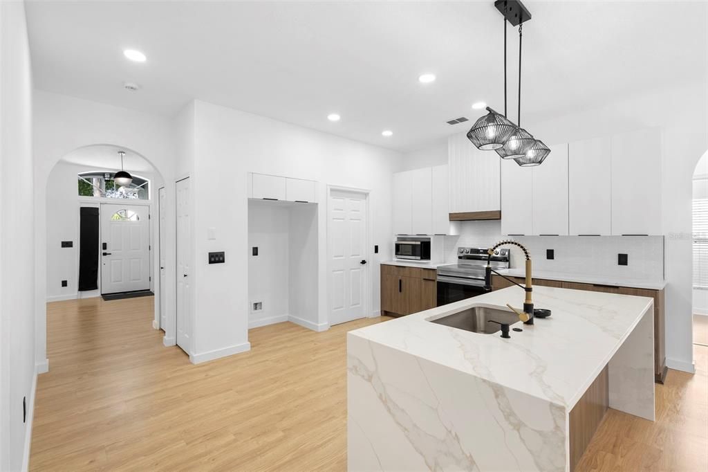 Active With Contract: $532,000 (3 beds, 2 baths, 1900 Square Feet)