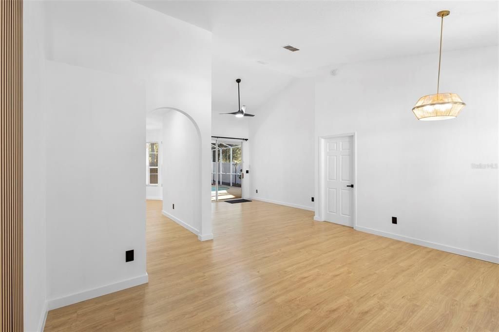 Active With Contract: $532,000 (3 beds, 2 baths, 1900 Square Feet)