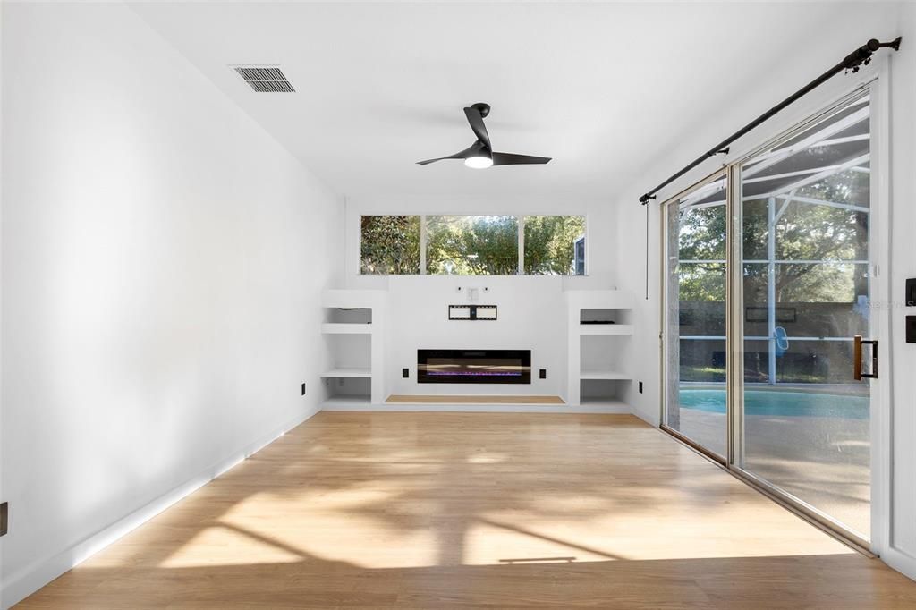 Active With Contract: $532,000 (3 beds, 2 baths, 1900 Square Feet)